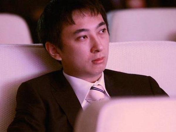 Vương Tư Thông: Thiếu gia cho chó đeo đồng hồ tiền tỷ, đùa giỡn vô số chân dài