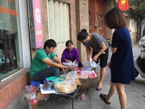 Bỏ cán bộ nhà nước về bán xôi vỉa hè: Anh địa chính thu 100 triệu/tháng