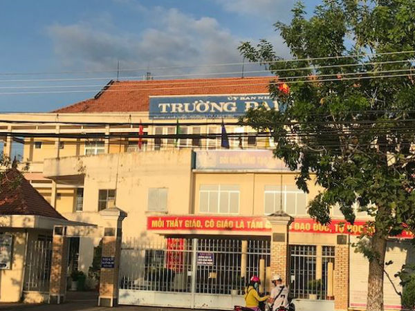 Cô giáo xinh đẹp kể chuyện yêu với tiến sĩ bị tố lừa tình, có nhiều 'con rơi'