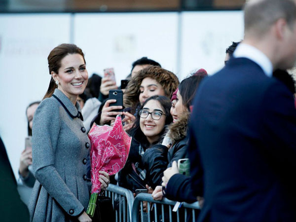 Công nương Kate khéo léo phủ nhận hiềm khích với em dâu Meghan chỉ bằng một câu nói đầy bất ngờ