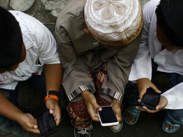 Ngôi làng ở Indonesia cấm phát Wi-Fi vì trẻ em dùng xem phim khiêu dâm