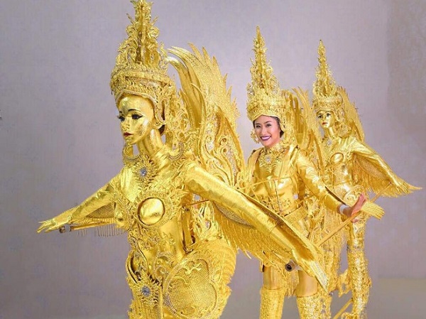 Hoa hậu Hoàn vũ Lào gây sốc với bộ trang phục kỳ dị nhất Miss Uninverse 2018