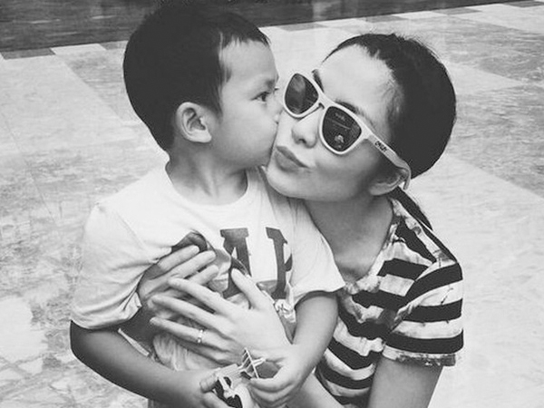 Lần đầu tiên, Tăng Thanh Hà phô bày toàn bộ cuộc sống của “bà mẹ bỉm sữa” với công chúng