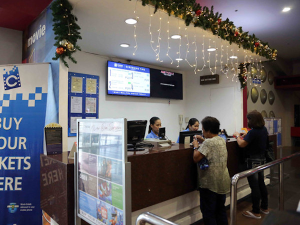 Vé xem Việt Nam thi đấu ở Philippines: Dễ như chọn chỗ xem phim