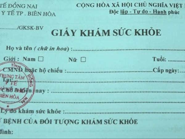 Video: Mua bán giấy khám sức khỏe tại tiệm photocopy, 2 phút là có