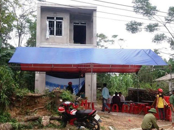 Xuất hiện mảnh giấy lạ tại ngôi nhà 2 vợ chồng chết bất thường ở Thanh Hóa