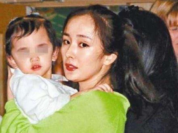 Dương Mịch trải lòng về con gái nhỏ sau hàng loạt chỉ trích 'mê tiền bỏ bê con'