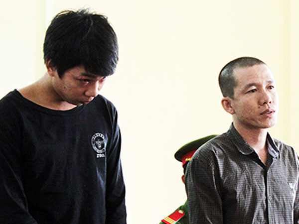 Hai thanh niên đi tù sau khi bé gái 12 tuổi sinh con