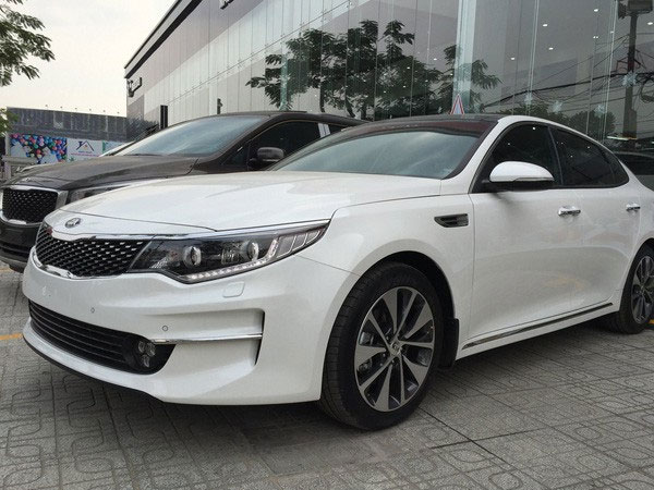 Kia Optima giảm giá gần 40 triệu đồng tại đại lý: Cạnh tranh Toyota Camry bằng giá hạng C