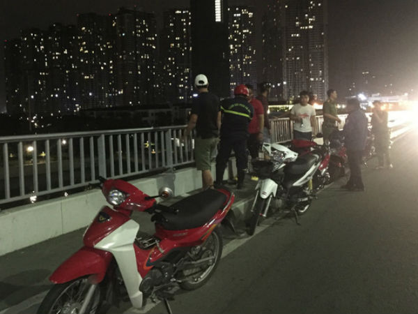 Nam thanh niên bỏ lại thư tuyệt mệnh nhảy cầu Sài Gòn tự tử