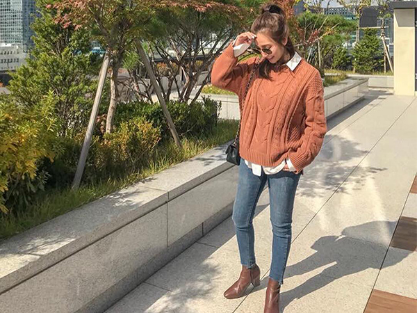 Dễ mặc và chắc chắn sẽ đẹp chính là bộ đôi áo len + quần jeans với 4 cách mix & match xinh miễn bàn này