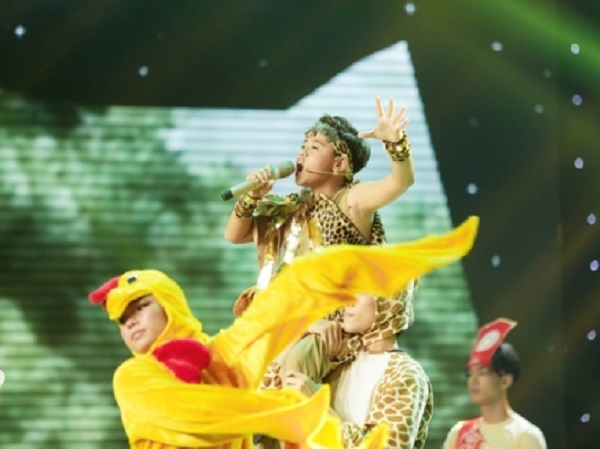 Giọng hát Việt nhí: Bảo Anh bật khóc vì mini show “Sơn Tinh Thủy Tinh“