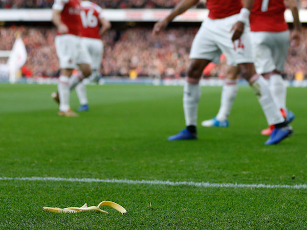 CĐV Tottenham bị bắt vì ném vỏ chuối sỉ nhục tiền đạo Arsenal