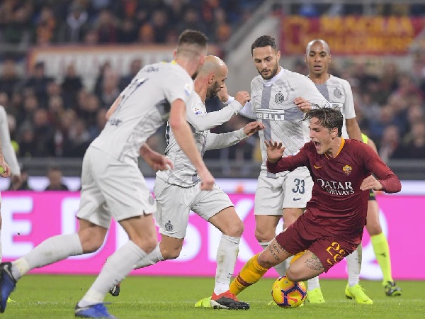 Clip: Roma và Inter Milan cầm chân nhau trong trận cầu siêu kịch tính