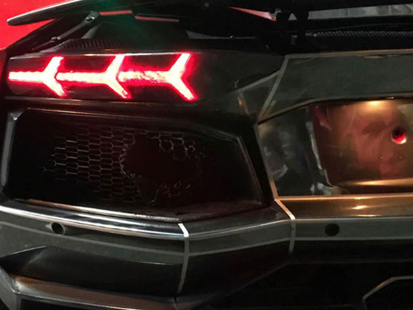 Đi bão ăn mừng, siêu xe Lamborghini nẹt pô cháy đuôi ở Đà Nẵng
