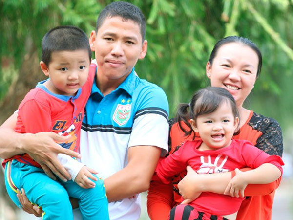 Vợ tiền đạo Anh Đức: Phía sau một cầu thủ nổi tiếng kiêm doanh nhân thành đạt là bóng dáng một 'nội tướng' thầm lặng