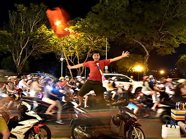Xử lý 55 người ‘bão’ ở Sài Gòn đêm qua