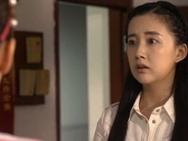 Con dâu vô ý 'rải' bao cao su khắp phòng, mẹ chồng dọn dẹp tiện thể để lại 'tâm thư'