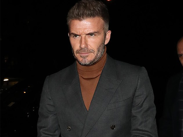 David Beckham bỗng cau mày khó chịu khi đi dự tiệc cùng Victoria và con trai cả Brooklyn