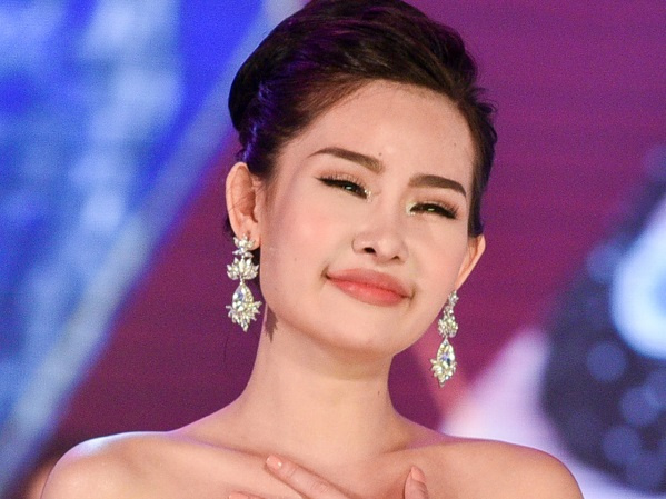 Lê Âu Ngân Anh gây tranh cãi dữ dội khi xin giấy phép đi thi hoa hậu quốc tế