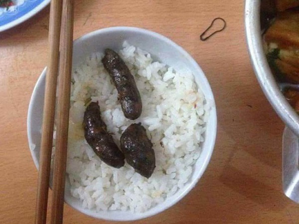 Than thở chuyện mất hứng ăn vì xúc xích chiên 'nhạy cảm', cư dân mạng bóc phốt nhiều vụ kinh hoàng hơn