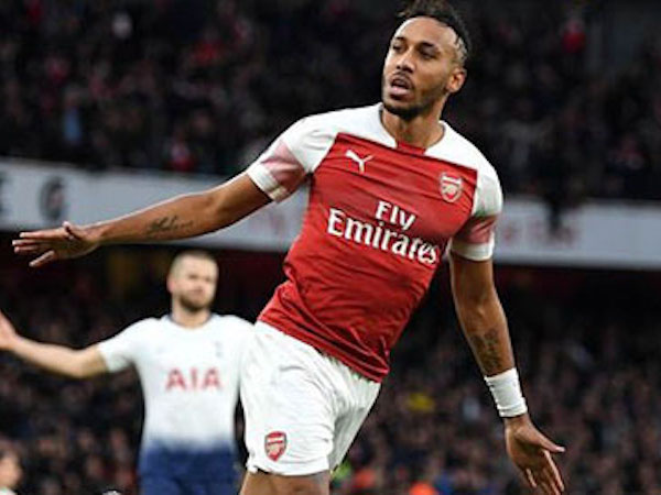 Emery khích Aubameyang đồ sát Man United