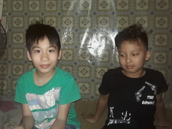Hà Nội: Đang chơi trong ngõ, bé trai bị đàn 4 con chó lao ra cắn
