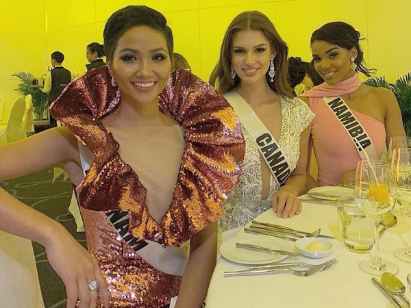 H'Hen Niê tiếp tục 'chặt chém' cả dàn đối thủ tại Miss Universe