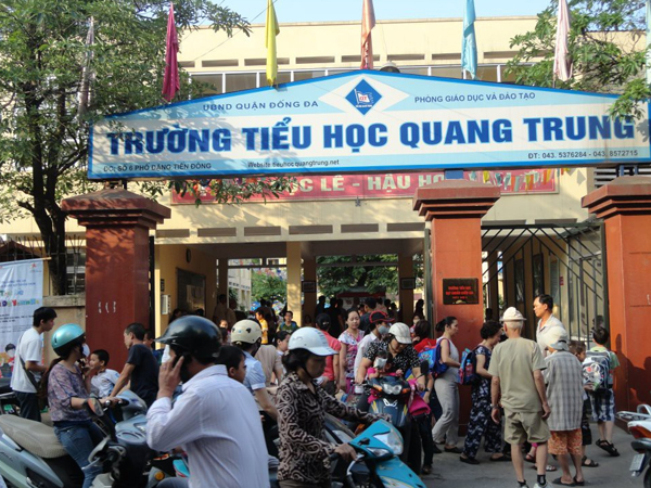 Nóng: Học sinh lớp 2 bị cô giáo cho bạn tát 50 cái