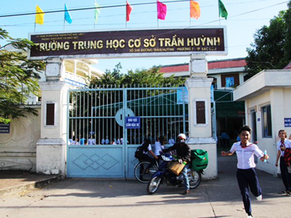 Phụ huynh xin lỗi thầy giáo vì đăng video xúc phạm trên Facebook