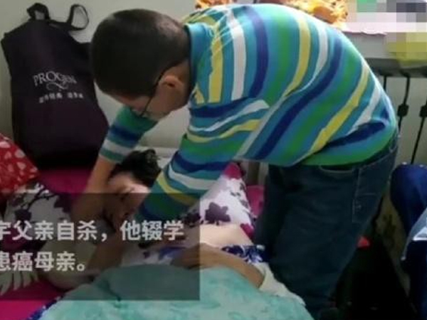 Bố tự sát, cậu bé 12 tuổi một mình chăm sóc mẹ bị ung thư xương khiến nhiều người không khỏi xót xa