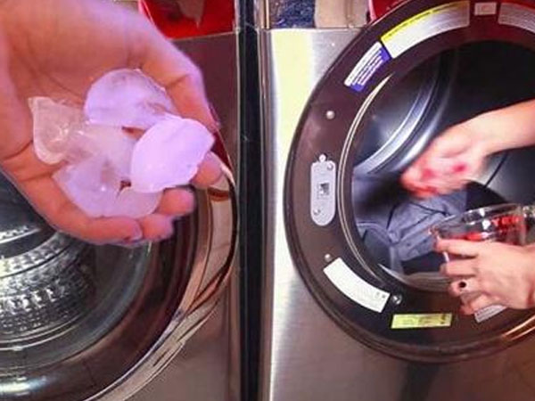 Thả 3 viên đá vào máy giặt, đồ lấy ra tự phẳng, mặc trăm lần cũng không bạc màu