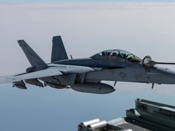 Tiêm kích F/A-18 và KC-130 Mỹ đâm nhau ở Nhật Bản - 5 người trên máy bay tiếp dầu không có ghế thoát hiểm