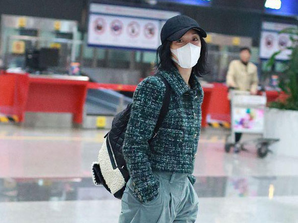 Xuề xòa hết chỗ nói: Châu Tấn diện áo khoác gần 200 triệu nhưng nhất quyết không chịu chải tóc 'tử tế'