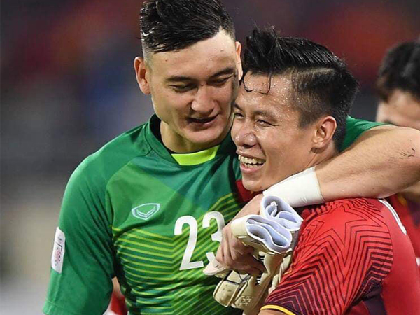 Lâm 'tây' đăng ảnh 'nối lại tình xưa' với Quế Ngọc Hải sau cãi vã trên sân