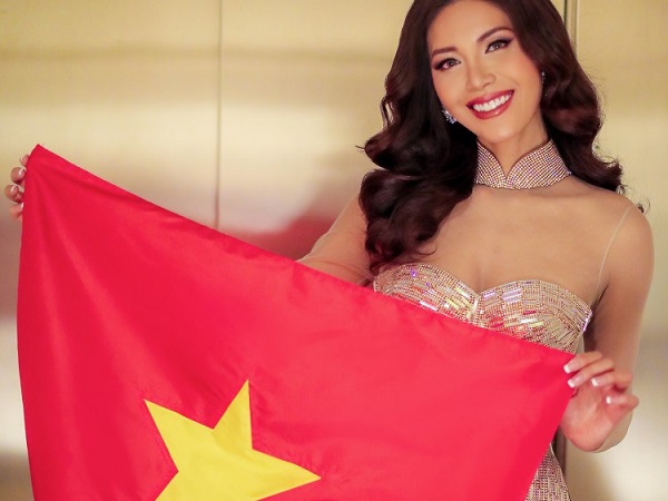 Minh Tú lần đầu diện áo dài tại Miss Supranational, chúc mừng tuyển Việt Nam vào chung kết AFF Cup