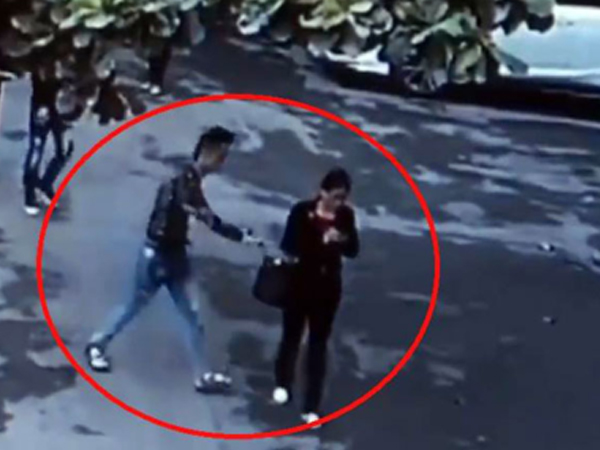 Nhóm thanh niên giật hồ sơ trúng đấu giá đất giữa UBND huyện