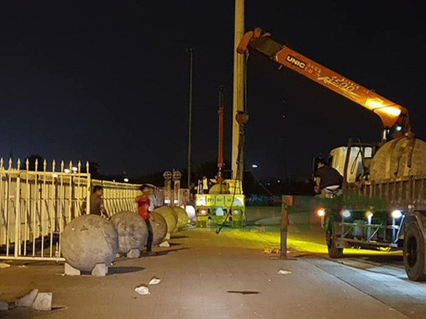 Tuyển Việt Nam thoát dớp sân Mỹ Đình, CĐM sôi sục truy tìm người tư vấn chuyển 40 bóng bê tông để nhờ 'phá ế'