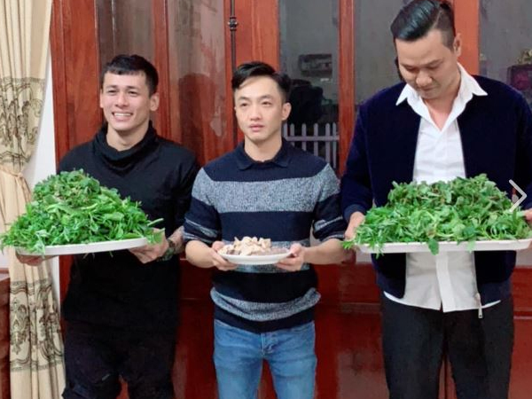 Lộ ảnh Cường Đô La bê tráp qua ăn hỏi tại nhà Đàm Thu Trang