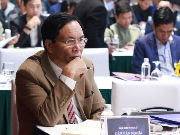 Ông Cấn Văn Nghĩa bất ngờ giành chức Phó chủ tịch tài chính VFF