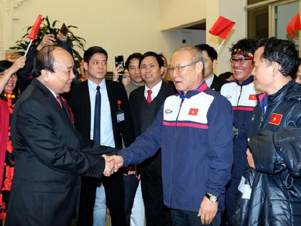 Thủ tướng Nguyễn Xuân Phúc: Không khí hào hùng của những biển cờ sôi động đang hướng về đội tuyển thân yêu