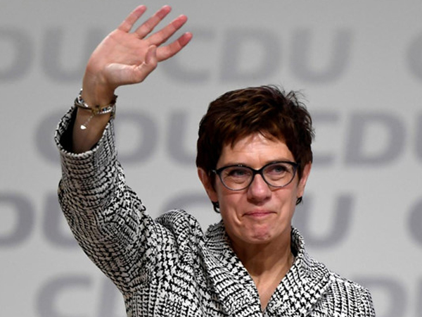 'Tiểu Merkel' trở thành lãnh đạo đảng CDU tại Đức