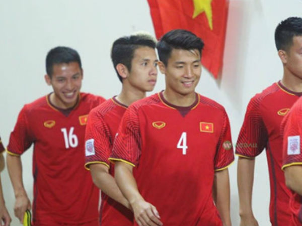 Trọng Đại gây cười với màn xin các cầu thủ tuyển VN vé xem chung kết