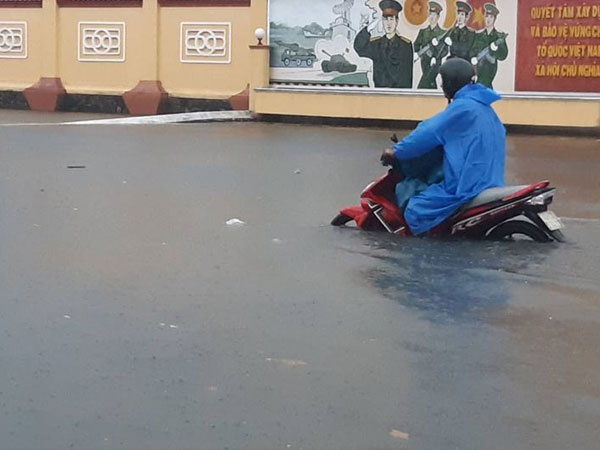 Đà Nẵng mưa cực to, ngập chưa từng có