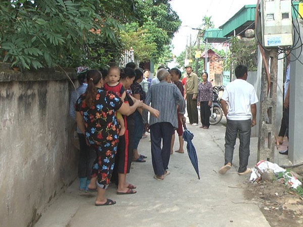 Vụ con gái ôm chặt mẹ tự thiêu: Hàng xóm kể lại phút chứng kiến 2 ngọn đuốc sống