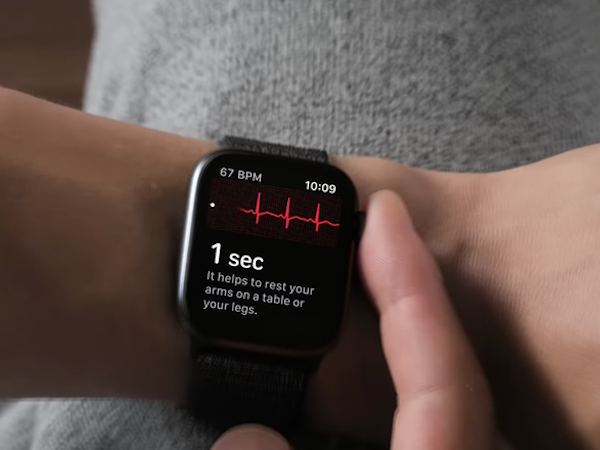 Vừa mới ra mắt, tính năng điện tâm đồ của Apple Watch đã cứu sống một mạng người