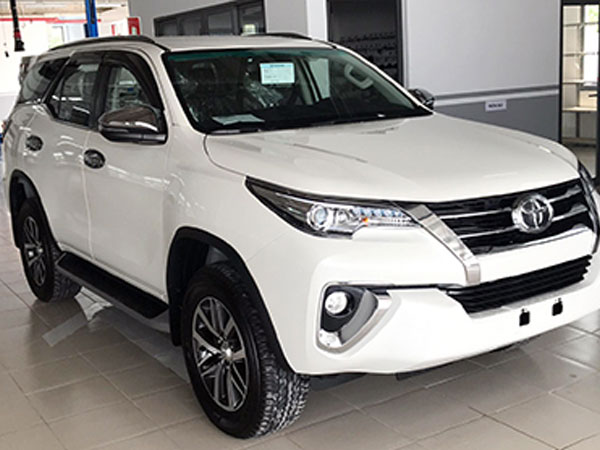Chỉ 2 xe con nhập khẩu Indonesia về Việt Nam đầu tháng 12