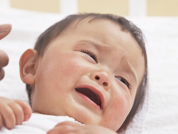 Kêu vợ cho con bú, cô ấy vùng vằng nói một câu làm tôi sững sờ rồi mất kiềm chế