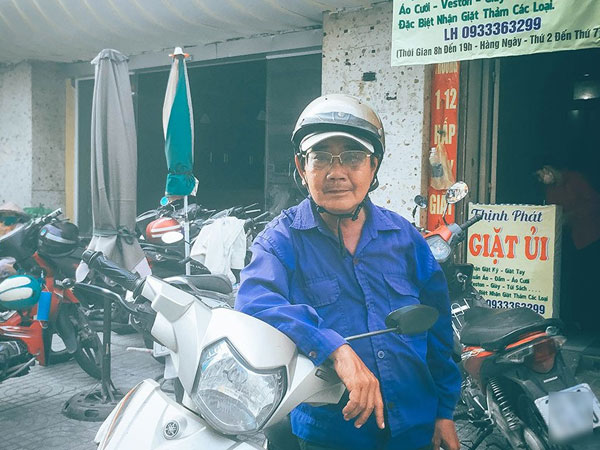Phút hoảng loạn, người phụ nữ xúc động được tài xế xe ôm 'giải cứu'