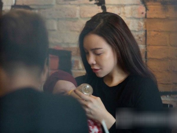 Trà Ngọc Hằng bất ngờ thông báo đã sinh con gái được 4 tháng và tuyên bố sẽ làm mẹ đơn thân